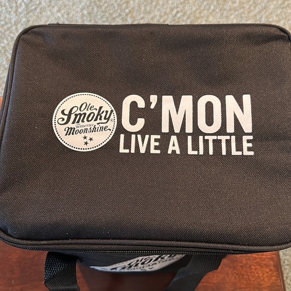 New Ole Smoky moonshine cooler or picnic tote. Will hold two six packs of cans - Picture 2 of 3